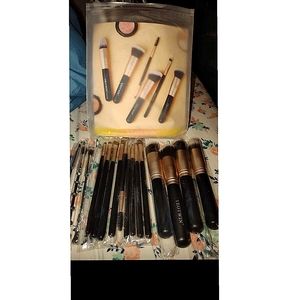 Makeup brushes